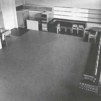 Activity room Il without furniture. The Montessori materials have been set out [Municipal Montessori Nursery in the Goethehof, Schüttaustrasse, Vienna, 1930-1932] - T. Müller, R. Schneider, <em>Lehrmaterialien 1913-1935. Möbel und Architektur. Techning Meterials 1913-1935. Furniture and Architecture</em>, München, Prestel Verlag, 2002, p.74$$$402