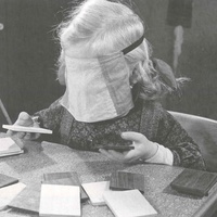 Tavolette bariche The girl compares the weight of the wooden tablets; she will set aside the lightest and the heaviest. The tablets are colour-coded so that the children realise themselves if they have made a mistake. Montessori nursery, Berlin-Tempelhof, 1950 - T. Müller, R. Schneider, <em>Lehrmaterialien 1913-1935. Möbel und Architektur. Techning Meterials 1913-1935. Furniture and Architecture</em>, München, Prestel Verlag, 2002, p.94$$$457