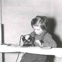 Stirare un panno The girl is working with an electric iron which is fitted with a special safety plug. The teacher supervises the switching on and off of the iron. Montessori nursery, Berlin-Tempelhof, 1955 - T. Müller, R. Schneider, <em>Lehrmaterialien 1913-1935. Möbel und Architektur. Techning Meterials 1913-1935. Furniture and Architecture</em>, München, Prestel Verlag, 2002, p.79$$$412