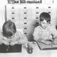 Working with dressing frames in Berlin Children's House, 1927 - T. Müller, R. Schneider, <em>Lehrmaterialien 1913-1935. Möbel und Architektur. Techning Meterials 1913-1935. Furniture and Architecture</em>, München, Prestel Verlag, 2002, p.2.$$$363